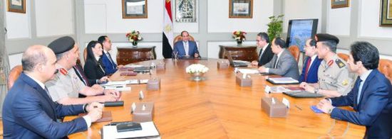 الرئيس المصري يعقد اجتماعا مع بحضور رئيس الوزراء