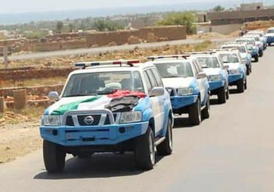 بـ10 سيارات جديدة..الإمارات تدعم مراكز شرطة سقطرى (صور)
