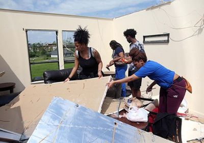 بالصور.. إعصار يحدث دمارًا شاملًا في ولاية إنديانا الأمريكية