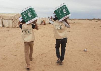 سلمان للإغاثة يوزع 800 سلة غذائية في قرى لحج (صور)