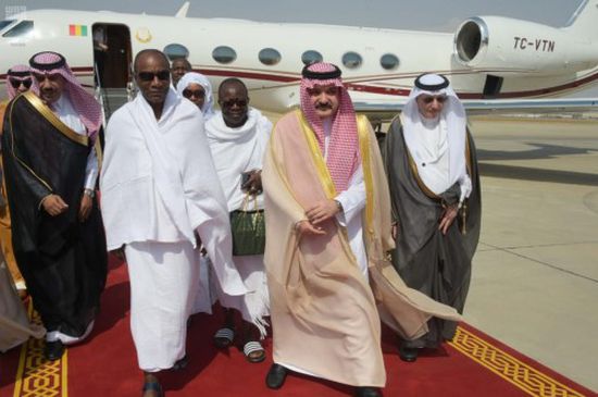 رئيس جمهورية غينيا يصل إلى جدة للمشاركة في القمة الإسلامية 