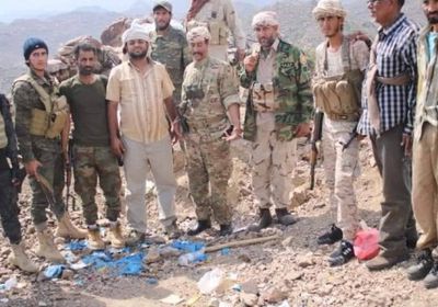 قائد اللواء الأول صاعقة يشيد بانتصارات الجنوب خلال تفقده جبهات القتال المحررة في قعطبة 