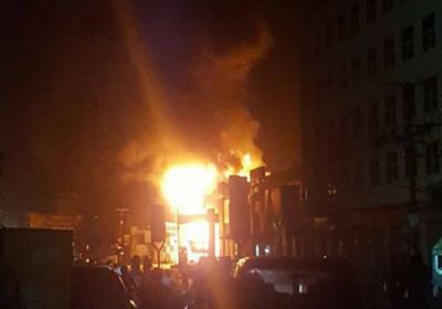 عاجل.. أعمدة اللهب تتصاعد من منزل وزير النفط الحوثي في صنعاء