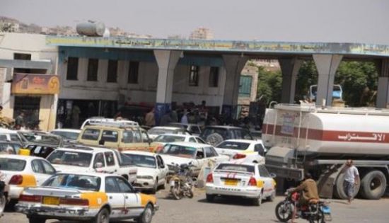 مليشيا الحوثي تربط تعبئة الوقود للمواطنين بدفعهم الزكاة لها
