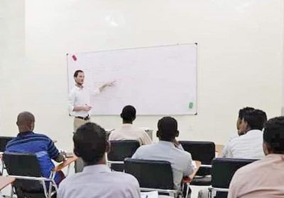 "خليفة الإنسانية" تواصل تأهيل الطلاب والموظفين بسقطرى 