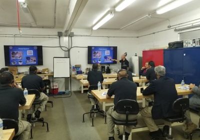 "العدل الأمريكية" تستقبل وفداً من الداخلية اليمنية في إطار "تحقيقات ما بعد الإنفجار"