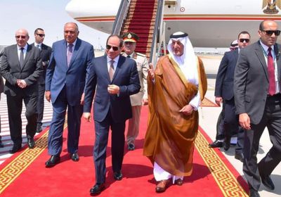 وصول الرئيس السيسي مطار الملك عبد العزيز الدولي بجدة (صور)
