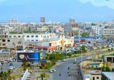 &nbsp;عاجل..اشتباكات مسلحة عنيفة بكريتر وسقوط مصابين