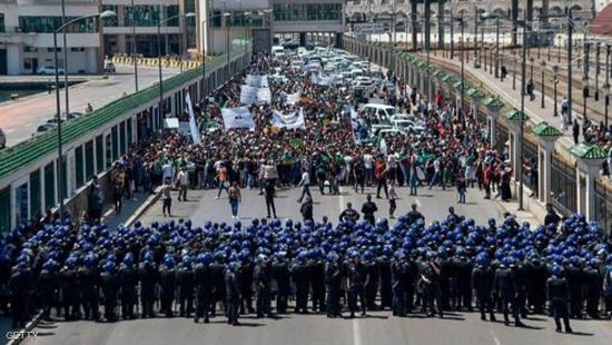 السلطات الجزائرية تشن حملة اعتقالات في صفوف المتظاهرين