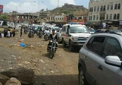 جموع غفيرة تشارك في تشييع جثمان اللواء سيف سكرة