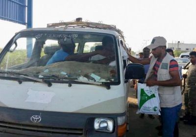 وجبات جاهزة من السعودية للصائمين بأبين ومأرب (صور)