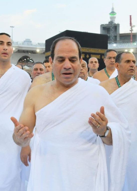 ‏الرئيس المصري يؤدي مناسك العمرة " صور "