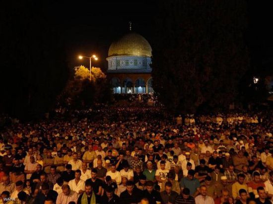 400 ألف مصلٍ يحيون ليلة القدر في المسجد الأقصى (صور)