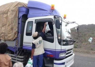 لليوم الـ26 على التوالي.. توزيع وجبات سعودية على الصائمين بالضالع 