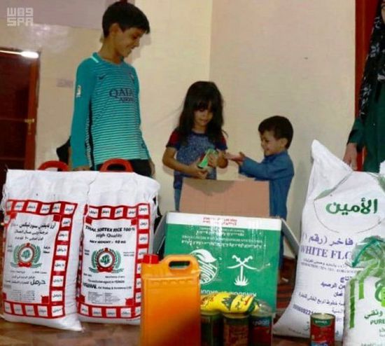 بالصور.. "لست وحدك" يواصل مساعداته للأيتام في صنعاء والبيضاء