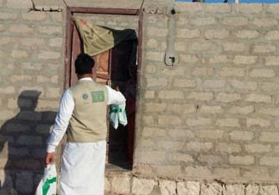 بالصور.. توزيع وجبات جاهزة على الصائمين بلحج والمهرة