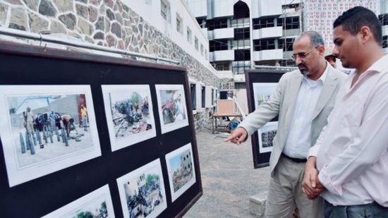 الزُبيدي يفتتح معرض صور يوثق جرائم المليشيات الحوثية والإخوان في الجنوب (صور)