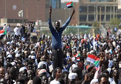 "المهنيين السودانيين" تدعو لعصيان شامل بعد حرق "الانتقالي العسكري" منطقة الاعتصام