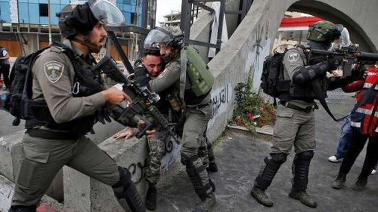 الاحتلال الإسرائيلي يعتقل 5 فلسطينيين بمناطق متفرقة من الضفة الغربية