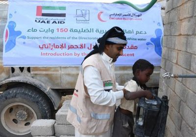 150 وايت ماء من الهلال الإماراتي لأهالي الضليعة بحضرموت