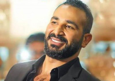 أحمد سعد يحتفل بعيد الفطر من داخل المسجد النبوي (فيديو)