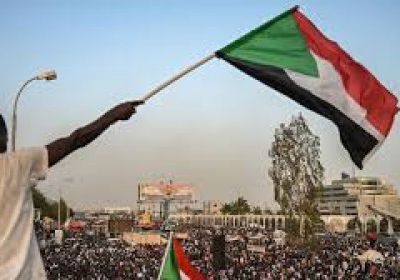 صحفي يُحذر السودانيين من مصير سوريا واليمن وليبيا