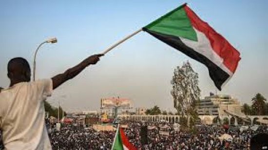 صحفي يُحذر السودانيين من مصير سوريا واليمن وليبيا