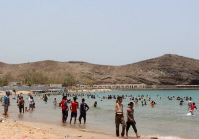 خفر السواحل تحذر من ممارسة السباحة بشواطئ عدن خلال هذه الفترة 