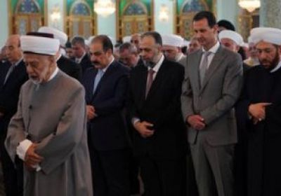 الرئيس السوري يؤدي صلاة عيد الفطر بدمشق (صور)
