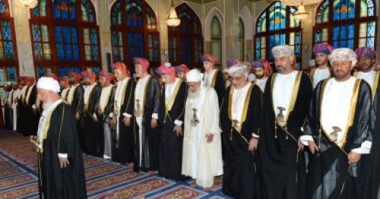 الآلاف يؤدون بالمصليات والمساجد صلاة العيد في سلطنة عمان