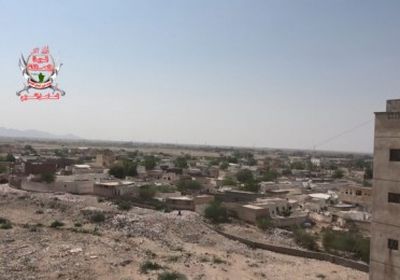مليشيات الحوثي تقصف مواقع العمالقة في حيس بالحديدة