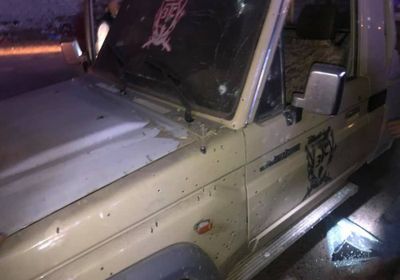 عاجل..استهداف طقم عسكري تابع للعمالقة بعبوة ناسفة في العاصمة عدن (صور)