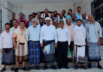 الزبيدي يستقبل المهنئين بالعيد من أساتذة جامعة عدن