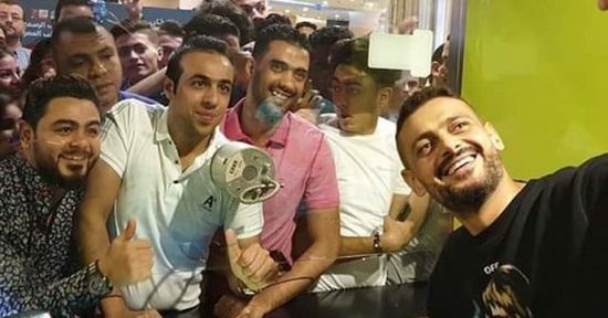 رامز جلال يحتفل بعيد الفطر برفقة جمهور فيلمه " سبع البرمبة " (فيديو)