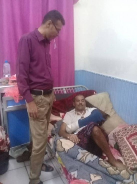 رئيس دائرة الشهداء بالانتقالي يتفقد أحوال الجرحى بمستشفيي صابر والنقيب