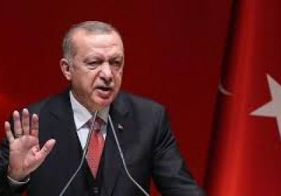 سيدة تركية تصرخ في وجه فساد أردوغان (فيديو)