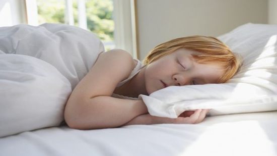 دراسة حديثة: نوم الأطفال نهارا يؤثر إيجابيا في ذكائهم