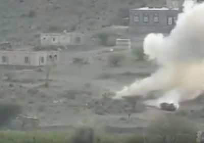 شاهد.. لحظة تدمير القوات الجنوبية لطقم عسكري حوثي شمال الضالع