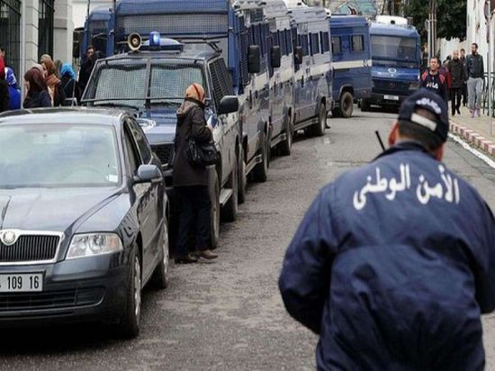 الجزائر تحقق مع وسائل إعلام محلية بتهمة " تضليل المتظاهرين "