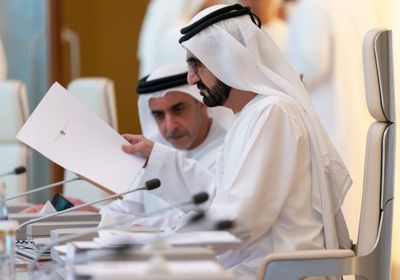 حاكم دبي يترأس جلسة لمجلس الوزراء بقصر الرئاسة بأبوظبي