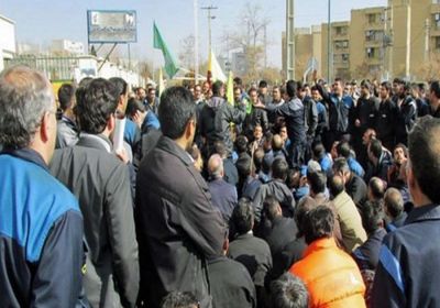 احتجاج مئات العمال من شركة بتروكيماويات جنوب غربي إيران نتيجة فصلهم&nbsp;