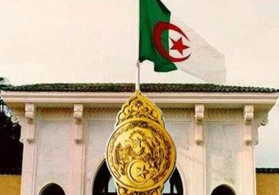 إقالة 3 مسؤولين بالرئاسة الجزائرية