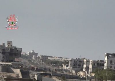 مليشيات الحوثي تستهدف مواقع العمالقة والقوات المشتركة في الدريهمي 