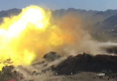 مدفعية اللواء الأول صاعقة تدك تجمعات الحوثي في الفاخر