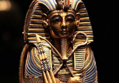 تعرف على التحركات المصرية لوقف بيع تمثال فرعوني في مزاد بلندن