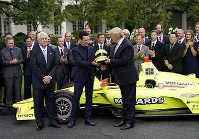 ترامب يستقبل فريق بينسك للسيارات بعد فوزه ببطولة إندى 500 (صور)&nbsp;