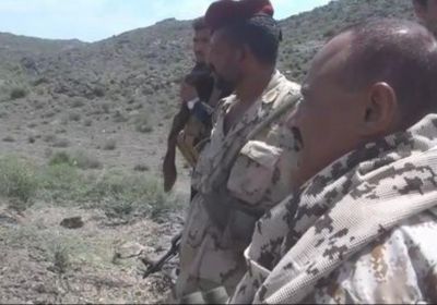 قائد المنطقة العسكرية الرابعة يزور المواقع المحررة في منطقة القفلة بقعطبة