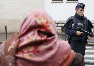 الشرطة الفرنسية تفكك خلية " للنازيين الجدد "