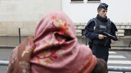 الشرطة الفرنسية تفكك خلية " للنازيين الجدد "
