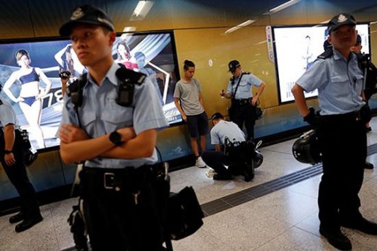 بالصور.. عشرات الآلاف في هونج كونج يحتجون على مشروع قانون